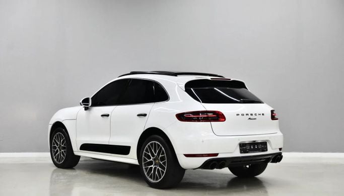 Подержанный Porsche Macan I Рестайлинг, 2.0 л, 2018 в Шардже от Al Qassem Cars Trading Белый цвет. GCC | AUTO.AE