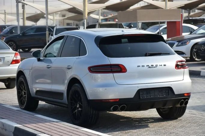 Подержанный Porsche Macan S I, 3.0 л, 2015 в Шардже от Alfaris Used Cars Серебристый цвет. Other | AUTO.AE