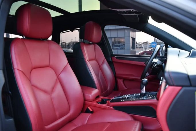 Used Porsche Macan I Facelift, 2.0 l, 2020 in Sharjah by Alfaris Used Cars, White color. GCC Specs | AUTO.AE