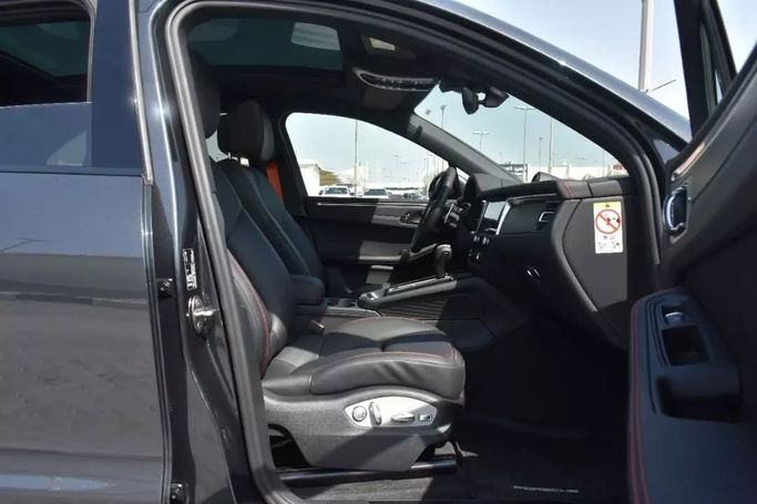 New Porsche Macan I Facelift 2, 2.0 l, 2023 in Sharjah by Alfaris Used Cars, Grey color. Other | AUTO.AE