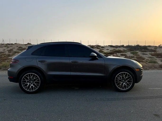 Used Porsche Macan S I, 3.0 l, 2017 in Sharjah by Al Fakhamah Used Cars, Grey color. American Specs | AUTO.AE