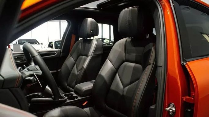 New Porsche Macan S I Facelift 2, 2.9 l, 2023 in Sharjah by Alfaris Used Cars, Orange color. Other | AUTO.AE