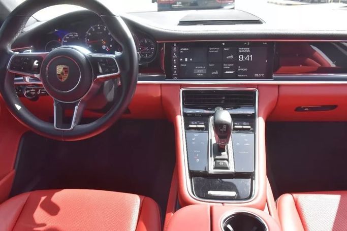 Подержанный Porsche Panamera 4 II, 3.0 л, 2017 в Шардже от Alfaris Used Cars Черный цвет. Other | AUTO.AE