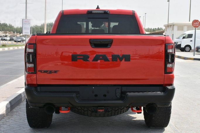 Подержанный RAM 1500 Crew Cab TRX V, 6.2 л, 2023 в Шардже от Alfaris Used Cars Красный цвет.  | AUTO.AE