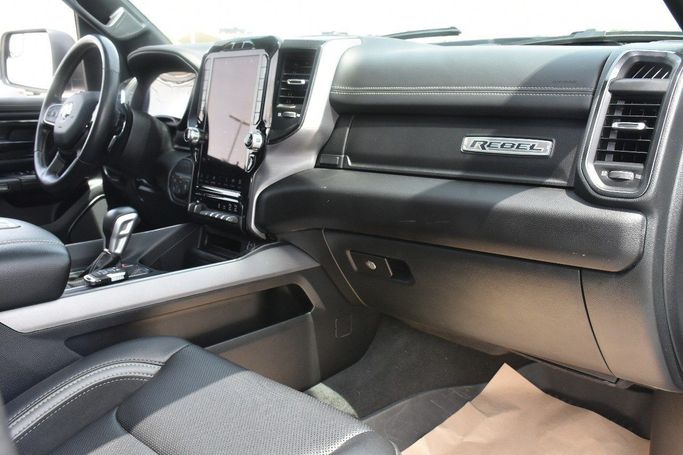Подержанный RAM 1500 Quad Cab eTorque V, 5.7 л, 2023 в Шардже от Alfaris Used Cars Синий цвет.  | AUTO.AE