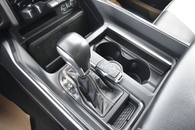 Подержанный RAM 1500 Quad Cab eTorque V, 5.7 л, 2023 в Шардже от Alfaris Used Cars Синий цвет.  | AUTO.AE