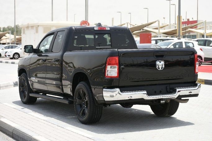 Подержанный RAM 1500 Quad Cab eTorque V, 5.7 л, 2022 в Шардже от Alfaris Used Cars Черный цвет.  | AUTO.AE