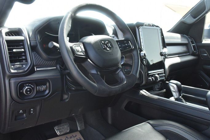 Подержанный RAM 1500 Crew Cab TRX V, 6.2 л, 2024 в Шардже от Alfaris Used Cars Красный цвет.  | AUTO.AE