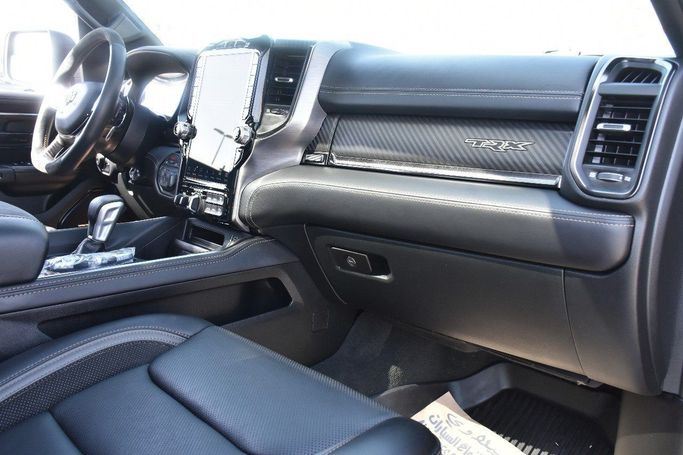 Подержанный RAM 1500 Crew Cab TRX V, 6.2 л, 2024 в Шардже от Alfaris Used Cars Коричневый цвет.  | AUTO.AE