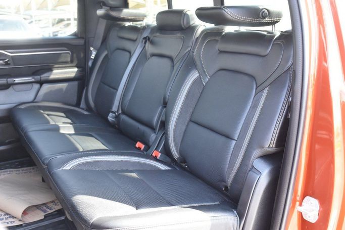 Подержанный RAM 1500 Crew Cab TRX V, 6.2 л, 2024 в Шардже от Alfaris Used Cars Коричневый цвет.  | AUTO.AE