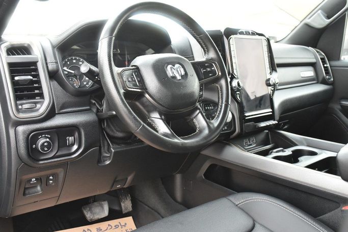 Подержанный RAM 1500 Quad Cab eTorque V, 5.7 л, 2022 в Шардже от Alfaris Used Cars Серый цвет.  | AUTO.AE
