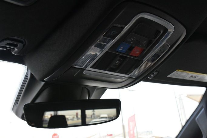 Подержанный RAM 1500 Quad Cab eTorque V, 5.7 л, 2022 в Шардже от Alfaris Used Cars Белый цвет.  | AUTO.AE
