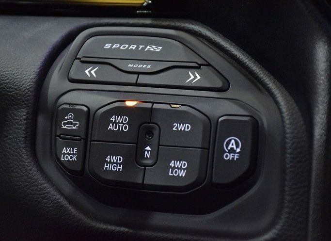 Новый RAM 1500 Crew Cab V Рестайлинг, 3.0 л, 2025 в Шардже от Honey Gidosha Used Cars Tr. Черный цвет.  | AUTO.AE