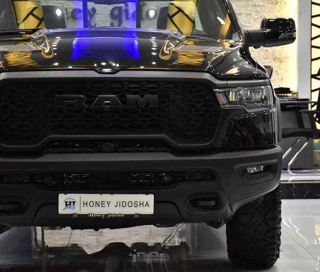 Новый RAM 1500 Crew Cab V Рестайлинг, 3.0 л, 2025 в Шардже от Honey Gidosha Used Cars Tr. Черный цвет.  | AUTO.AE