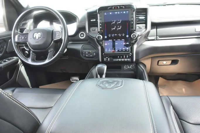 Подержанный RAM 1500 Crew Cab eTorque V, 3.6 л, 2023 в Шардже от Alfaris Used Cars Синий цвет.  | AUTO.AE