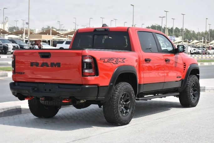 Подержанный RAM 1500 Crew Cab TRX V, 6.2 л, 2023 в Шардже от Alfaris Used Cars Красный цвет.  | AUTO.AE
