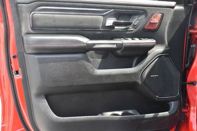 Подержанный RAM 1500 Crew Cab TRX V, 6.2 л, 2023 в Шардже от Alfaris Used Cars Красный цвет.  | AUTO.AE