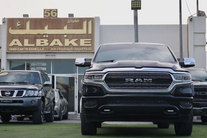 Подержанный RAM 1500 Crew Cab eTorque V, 5.7 л, 2022 в Шардже от Al Bake Used Cars Черный цвет.  | AUTO.AE