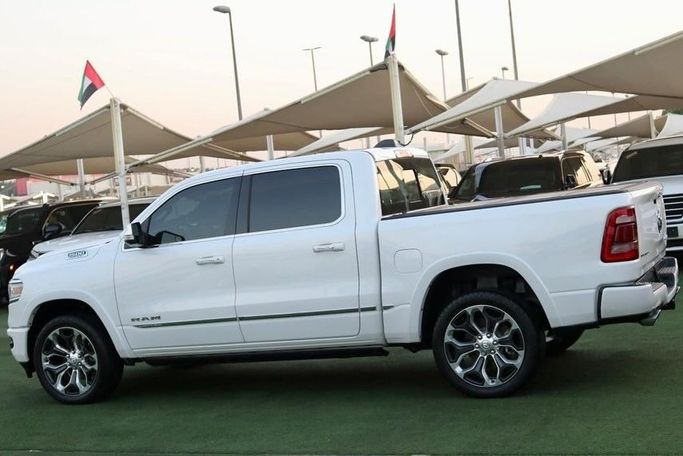 Подержанный RAM 1500 Crew Cab V, 3.0 л, 2022 в Шардже от Al Bake Used Cars Белый цвет.  | AUTO.AE