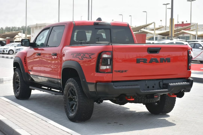 Подержанный RAM 1500 Crew Cab TRX V, 6.2 л, 2023 в Шардже от Alfaris Used Cars Красный цвет. Other | AUTO.AE