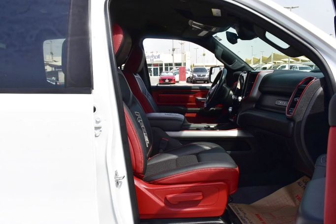 Подержанный RAM 1500 Crew Cab V, 3.6 л, 2022 в Шардже от Alfaris Used Cars Белый цвет. Other | AUTO.AE