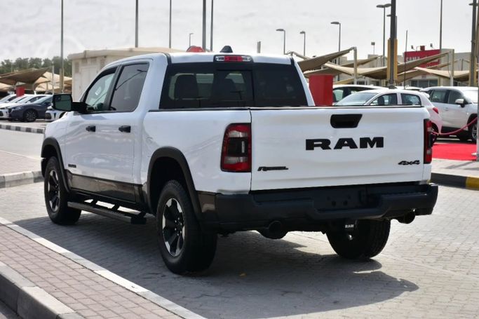 Подержанный RAM 1500 Crew Cab V, 3.6 л, 2022 в Шардже от Alfaris Used Cars Белый цвет. Other | AUTO.AE