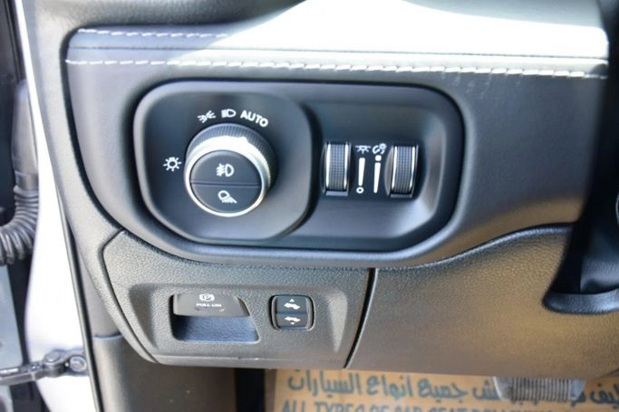 Used RAM 1500 V, 5.7 l, 2022 in Sharjah by Alfaris Used Cars, Silver color. Other | AUTO.AE