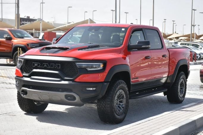 Подержанный RAM 1500 Crew Cab TRX V, 6.2 л, 2024 в Шардже от Alfaris Used Cars Красный цвет. Other | AUTO.AE