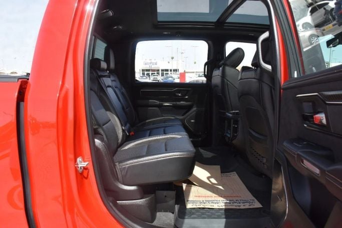 Подержанный RAM 1500 Crew Cab TRX V, 6.2 л, 2024 в Шардже от Alfaris Used Cars Красный цвет. Other | AUTO.AE