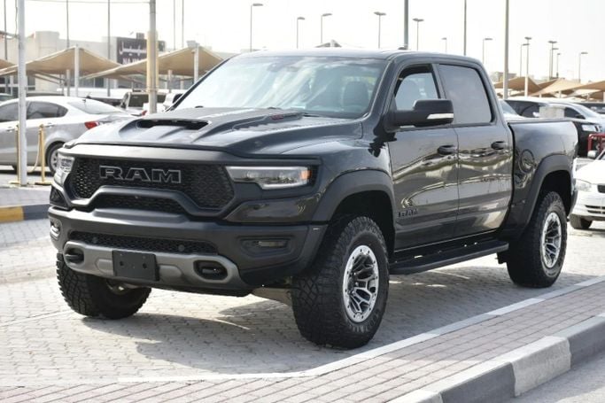Подержанный RAM 1500 Crew Cab TRX V, 6.2 л, 2022 в Шардже от Alfaris Used Cars Черный цвет. Other | AUTO.AE