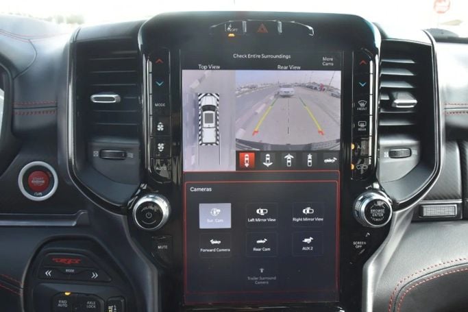 Подержанный RAM 1500 Crew Cab TRX V, 6.2 л, 2022 в Шардже от Alfaris Used Cars Черный цвет. Other | AUTO.AE