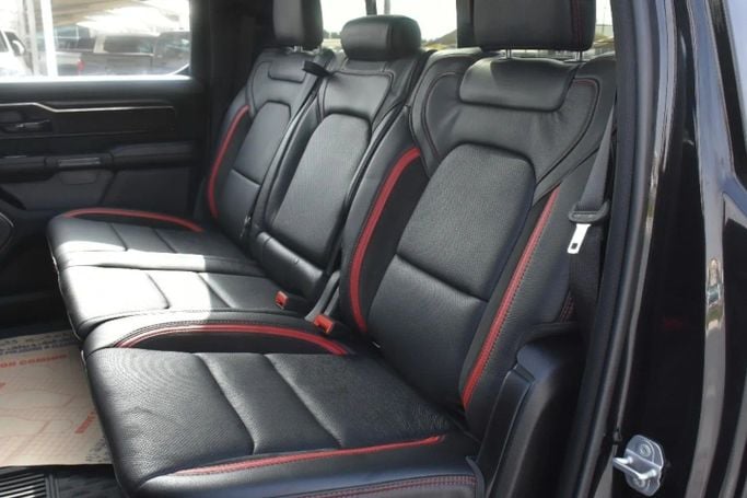 Подержанный RAM 1500 Crew Cab TRX V, 6.2 л, 2022 в Шардже от Alfaris Used Cars Черный цвет. Other | AUTO.AE