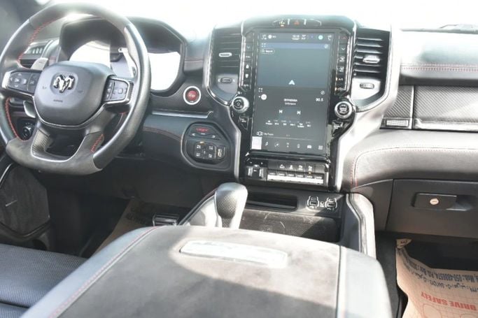 Подержанный RAM 1500 Crew Cab TRX V, 6.2 л, 2022 в Шардже от Alfaris Used Cars Черный цвет. Other | AUTO.AE