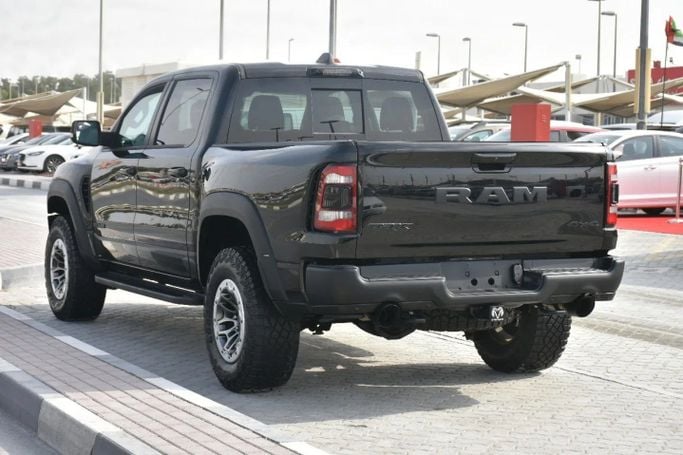 Подержанный RAM 1500 Crew Cab TRX V, 6.2 л, 2022 в Шардже от Alfaris Used Cars Черный цвет. Other | AUTO.AE