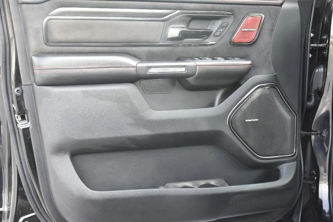 Подержанный RAM 1500 Crew Cab TRX V, 6.2 л, 2022 в Шардже от Alfaris Used Cars Черный цвет. Other | AUTO.AE