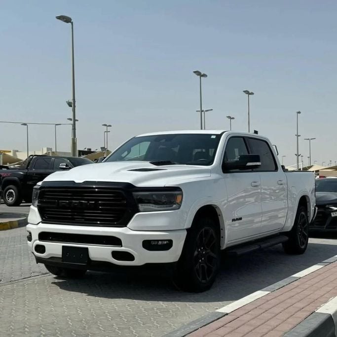 Подержанный RAM 1500 Crew Cab V, 3.0 л, 2022 в Шардже от Alfaris Used Cars Белый цвет. Other | AUTO.AE