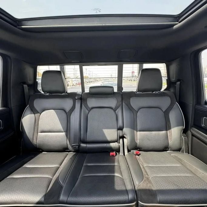 Подержанный RAM 1500 Crew Cab V, 3.0 л, 2022 в Шардже от Alfaris Used Cars Белый цвет. Other | AUTO.AE