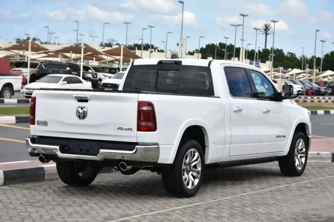 Подержанный RAM 1500 Crew Cab V, 3.6 л, 2022 в Шардже от Alfaris Used Cars Белый цвет. Other | AUTO.AE