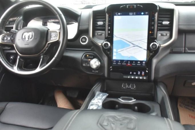 Подержанный RAM 1500 Crew Cab V, 3.6 л, 2022 в Шардже от Alfaris Used Cars Серый цвет. Other | AUTO.AE