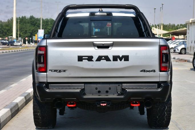 Подержанный RAM 1500 Crew Cab TRX V, 6.2 л, 2022 в Шардже от Alfaris Used Cars Серебристый цвет. Other | AUTO.AE