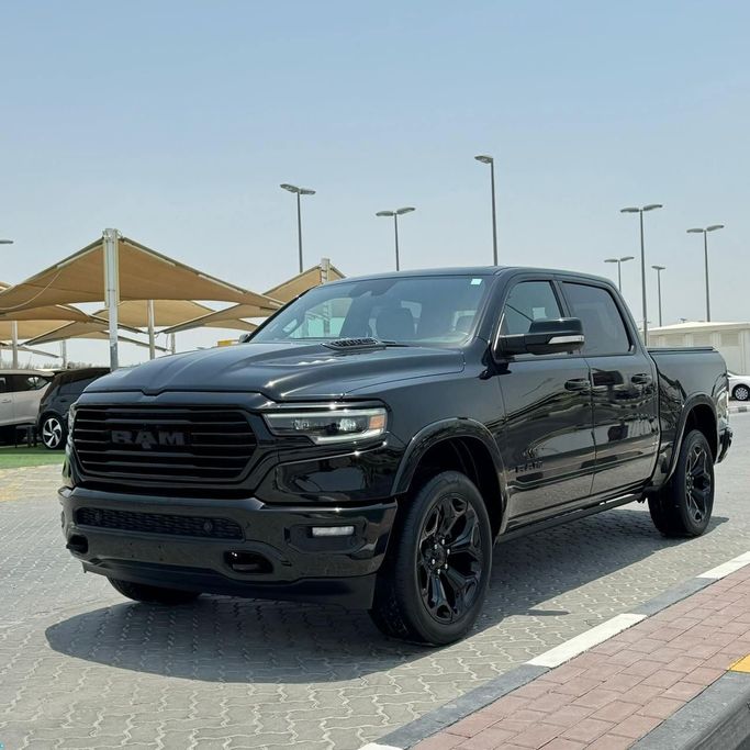 Подержанный RAM 1500 Crew Cab V, 3.6 л, 2022 в Шардже от Alfaris Used Cars Черный цвет. Other | AUTO.AE