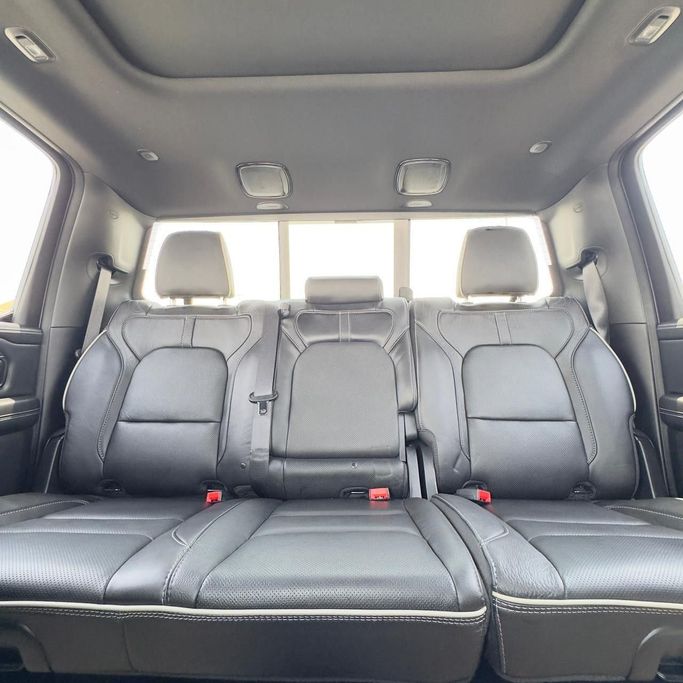 Подержанный RAM 1500 Crew Cab V, 3.6 л, 2022 в Шардже от Alfaris Used Cars Черный цвет. Other | AUTO.AE