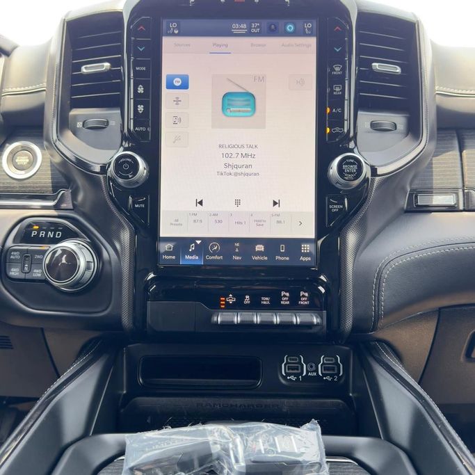 Подержанный RAM 1500 Crew Cab V, 3.6 л, 2022 в Шардже от Alfaris Used Cars Черный цвет. Other | AUTO.AE