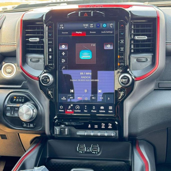 Подержанный RAM 1500 Crew Cab V, 3.6 л, 2022 в Шардже от Alfaris Used Cars Серебристый цвет. Other | AUTO.AE