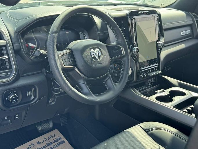 Подержанный RAM 1500 Crew Cab V, 3.6 л, 2023 в Шардже от Alfaris Used Cars Серебристый цвет. Other | AUTO.AE