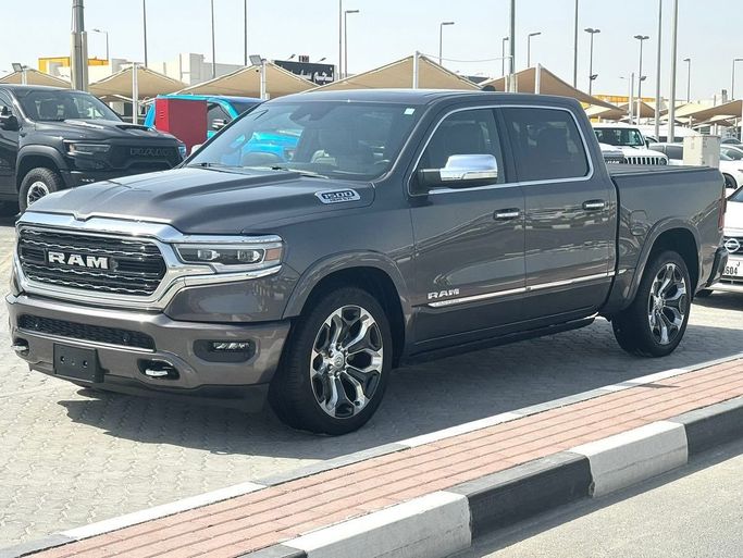 Подержанный RAM 1500 Crew Cab V, 3.6 л, 2022 в Шардже от Alfaris Used Cars Серый цвет. Other | AUTO.AE