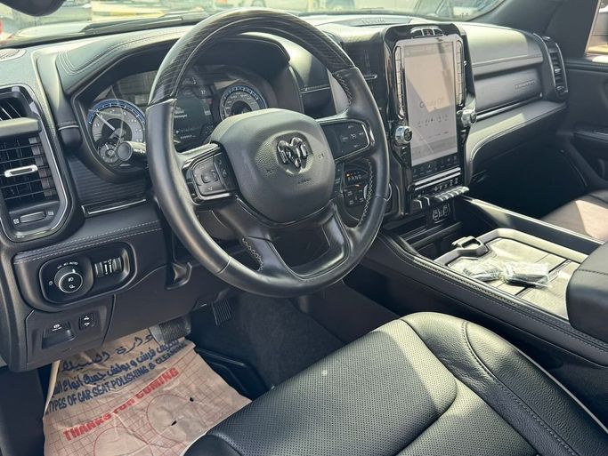 Подержанный RAM 1500 Crew Cab V, 3.6 л, 2022 в Шардже от Alfaris Used Cars Серый цвет. Other | AUTO.AE