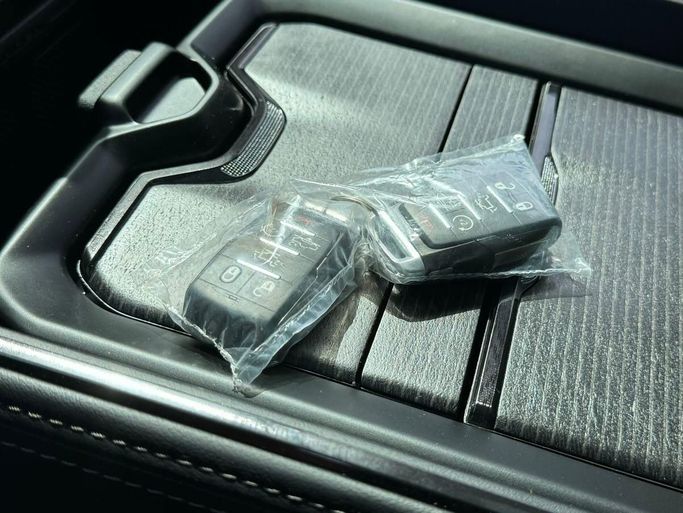 Подержанный RAM 1500 Crew Cab V, 3.6 л, 2022 в Шардже от Alfaris Used Cars Серый цвет. Other | AUTO.AE