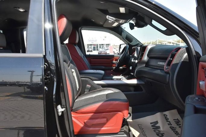 Подержанный RAM 1500 Crew Cab V, 3.6 л, 2022 в Шардже от Alfaris Used Cars Черный цвет. Other | AUTO.AE