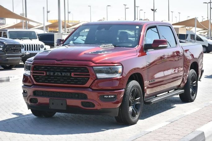 Подержанный RAM 1500 Crew Cab V, 3.6 л, 2022 в Шардже от Alfaris Used Cars Красный цвет. Other | AUTO.AE